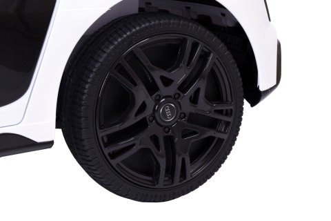 Samochód elektryczny dla dzieci AUDI R8 SPYDER biały Samochód elektryczny dla dzieci AUDI R8 SPYDER biały
