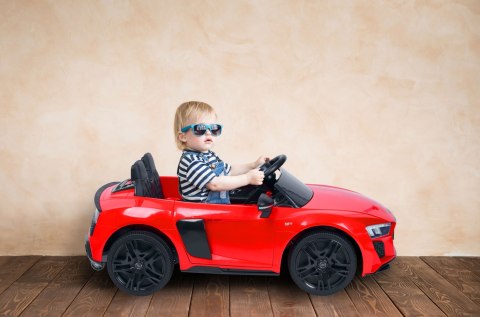 Samochód elektryczny dla dzieci AUDI R8 SPYDER czerwony Samochód elektryczny dla dzieci AUDI R8 SPYDER czerwony