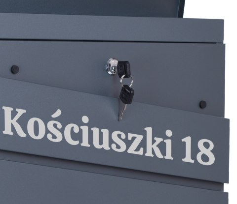 Skrzynka pocztowa na listy Bjorg antracyt z napisami Skrzynka pocztowa na listy Bjorg antracyt z napisami