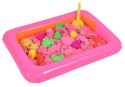 Piasek kinetyczny MAGIC SAND z piaskownicą i foremkami - różowy Piasek kinetyczny MAGIC SAND z piaskownicą i foremkami - różowy